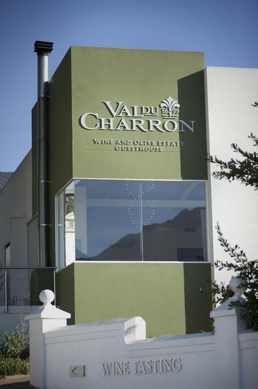 Hotel The Coach House At Val Du Charron Wellington Exterior foto